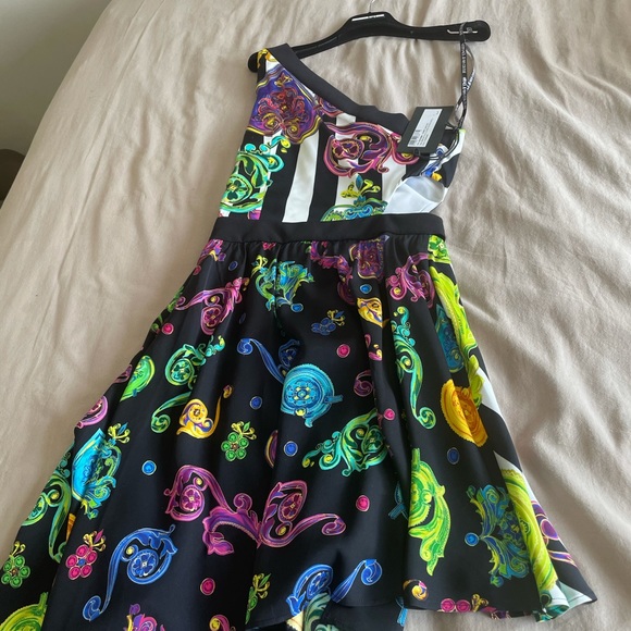 Brand new Versace summer dress - Picture 6 of 8